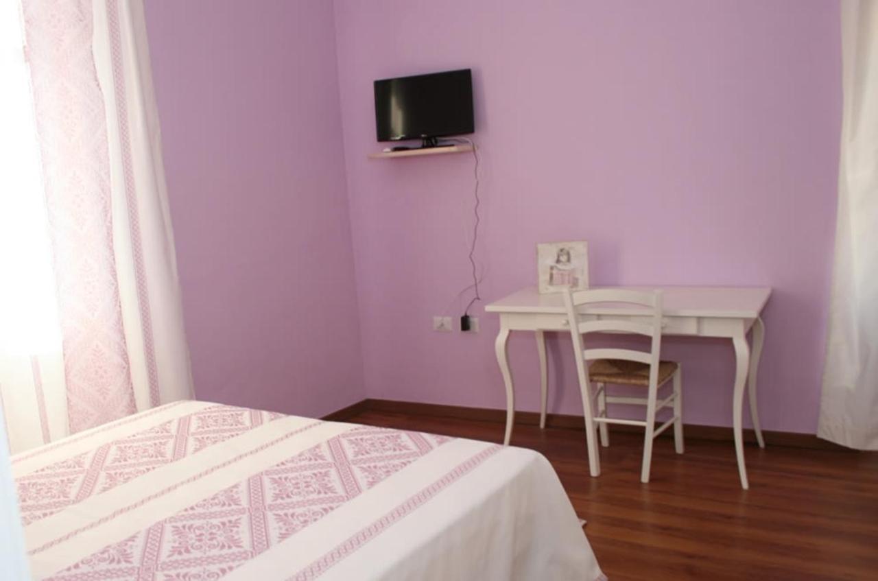 Guest House Le Gemelle Luras Exterior foto