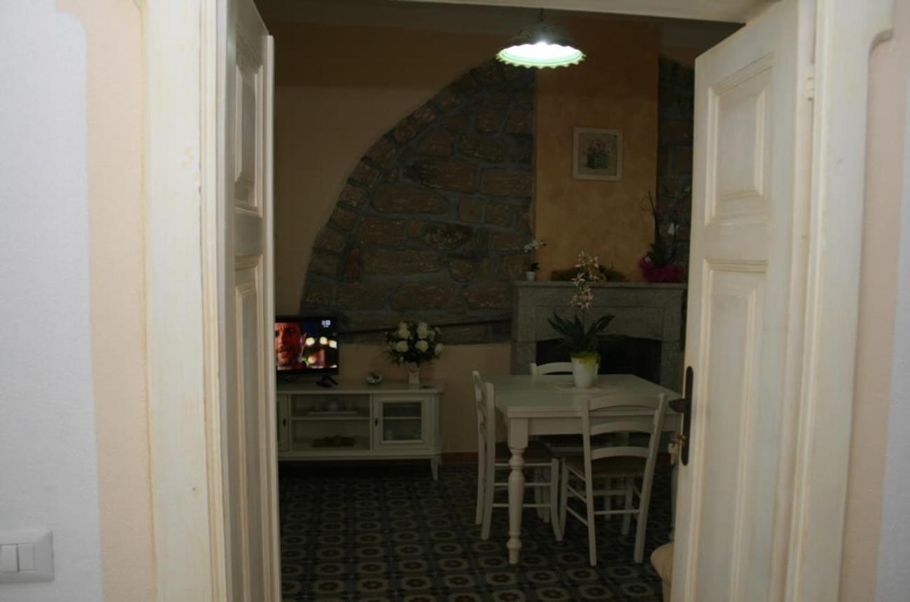 Guest House Le Gemelle Luras Exterior foto