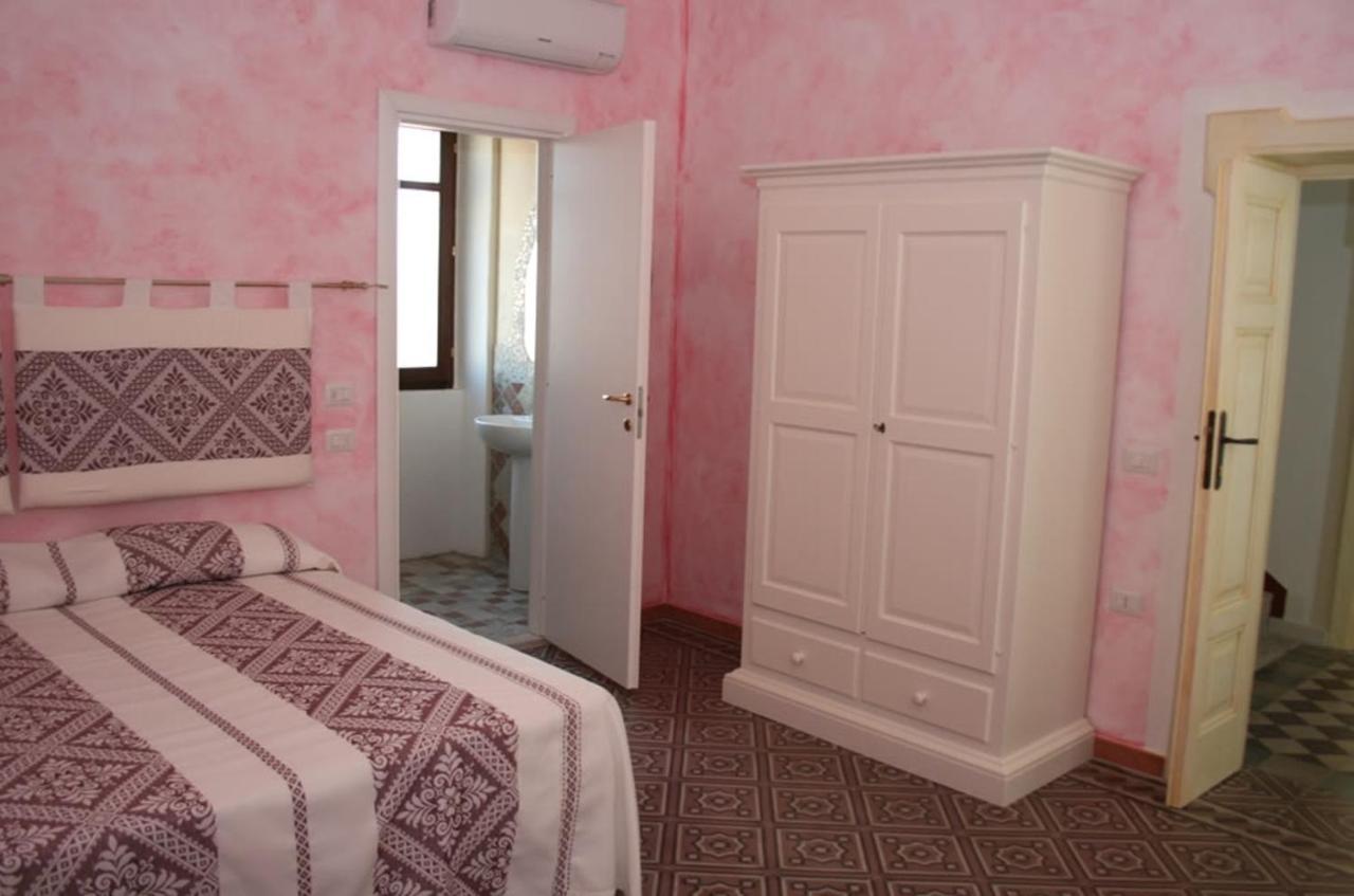 Guest House Le Gemelle Luras Exterior foto