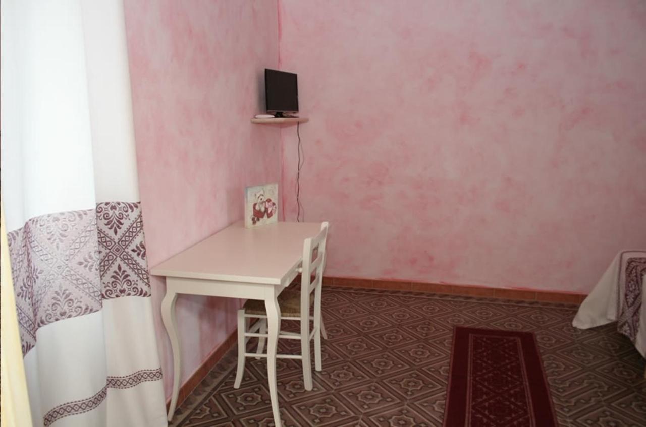 Guest House Le Gemelle Luras Exterior foto