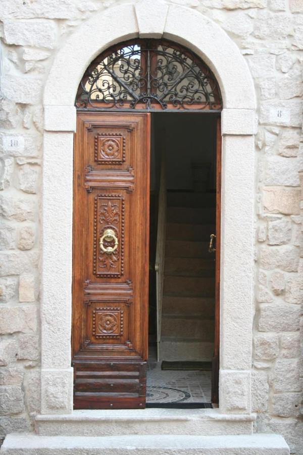 Guest House Le Gemelle Luras Exterior foto