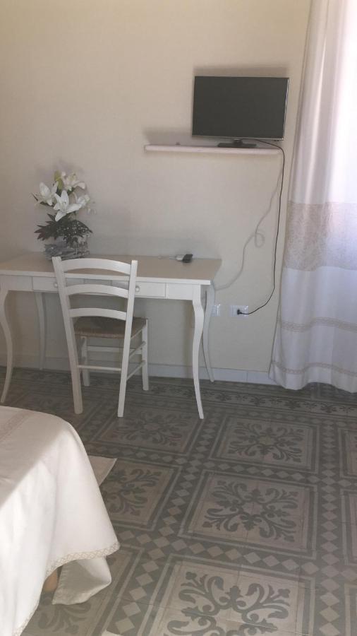Guest House Le Gemelle Luras Exterior foto