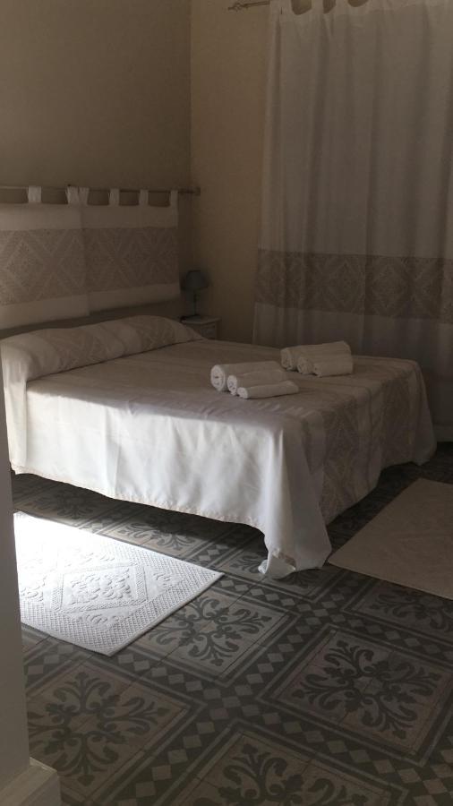 Guest House Le Gemelle Luras Exterior foto